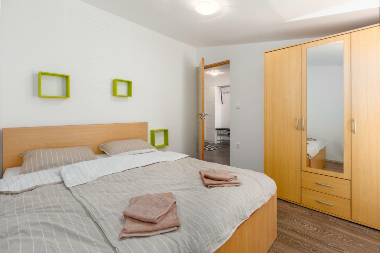 Apartment Maria Lussi Pula Dış mekan fotoğraf